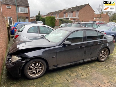 BMW 3-serie 320d m3 uitgevoerd met schade compleet kenteken