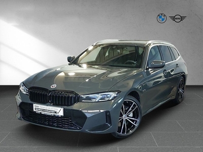 BMW 3 Serie Touring 330e M-SPORT ** ADAPT. LED, HuD, PANORAMA, HiFi, 19-inch LMV, MEMORY, STANDKACHEL ** BMW-GARANTIE t/m 02-2028 (!) **AG ** ** INFORMEER OOK NAAR ONZE AANTREKKELIJKE FINANCIAL-LEASE TARIEVEN **