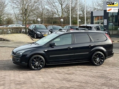 Ford Focus Wagon 2.0-16V Rally Edition,bj.2006,kleur:zwart,sportvelgen,airco,APK tot 10/2024 en NAP met 222380 km.cruise control.