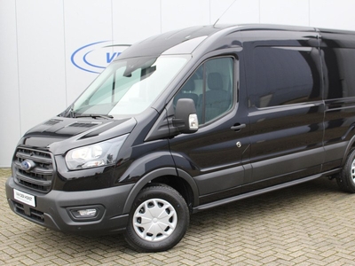 Ford Transit 350 2.0-130pk TDCI L3H2 Trend. Net ingereden, uit voorraad leverbaar ! Volautm. airco, metallic lak, lane- en side assist, adaptive cruise, navigatie by Apple carplay/Android auto cntrl, bijrijdersbank, USB aansluiting etc.