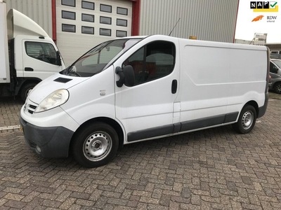 Nissan Primastar 115.29 2.0 dCi 350L * Airco * Schakelt stroef !! Gear changes difficult !