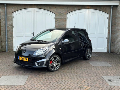 Renault Twingo 1.6 16V RS Sportieve auto met custom-made uitlaatsysteem