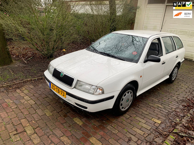 Skoda Octavia Combi octavia station 1.6 sr LXi APK Nieuw