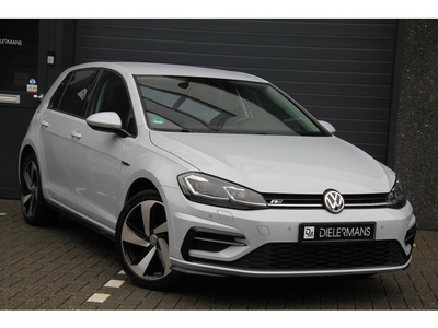 Volkswagen Golf 1.5 TSI R-Line DSG | Apple Carplay | Stoelverwarming | Parkeersensoren | Oryx White Pareleffect Metallic | Vol | nieuwstaat