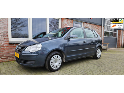 Volkswagen Polo 1.4-16V Optive Trekhaak! Airco! 5-Deurs! Nette Auto!