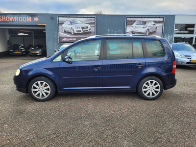 Volkswagen Touran 1.6-16V FSI Turijn - Airco ecc - Cruise - Xenon - L.m velgen