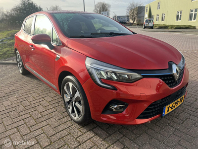 Renault clio 1.6 HYBRIDE 2022 aut 140pk NL kenteken