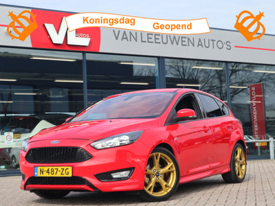 Ford Focus 1.0 EcoBoost 141 PK ST Line | Nieuwe APK | Zwarte hemel | Stuur verwarming |