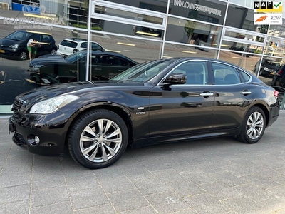 Infiniti Q70 Benzine