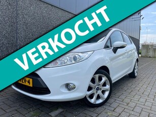 Ford Fiesta 1.25 Titanium/Dealer onderh/Nieuwe APK en beurt/