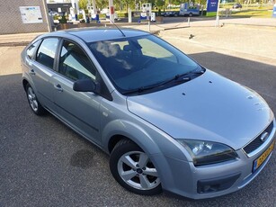 Ford FOCUS-1.6-16V First Edition