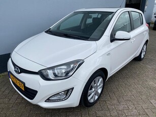 Hyundai I20 1.2i i-Deal - Glazen Schuif Dak