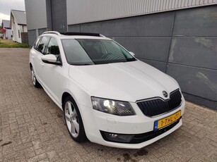 Škoda Octavia Combi 1.6 TDI Elegance Businessline pano