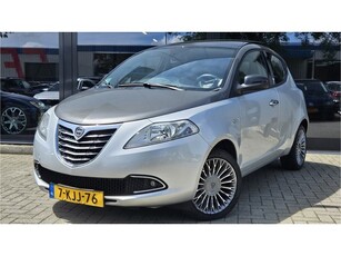 Lancia Ypsilon 0.9 TwinAir Platinum plus + PANO DAK + LEER