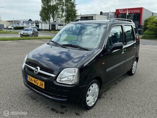 Opel Agila 1.2-16V Essentia (paar deukjes)