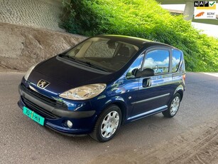 Peugeot 1007 1.6-16V Gentry