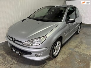 Peugeot 206 1.4-16V Quiksilver Nieuwe apk