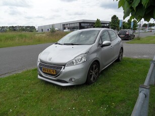 Peugeot 208 1.6 VTi Allure Export Motor Defect (bj 2012)