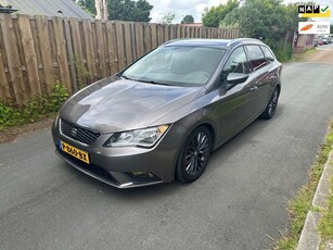 Seat Leon ST 2.0 TDI FR /NAVI/Camera/pdc/APK/RIJD SUPER