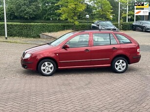 Skoda Fabia Combi 1.2-12V Elegance,bj.2005,kleur;rood,2e