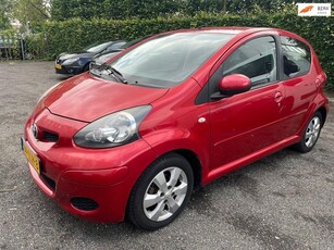 Toyota Aygo 1.0-12V Aspiration Red 5 drs airco 203825 km bj