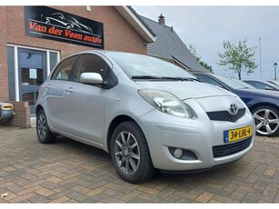 Toyota Yaris 1.3 VVTi Aspiration 5-DRS. Nette auto! Nieuwe