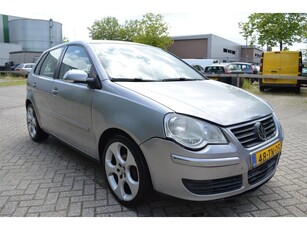 Volkswagen Polo 1.4-16V Optive bj06 airco lichte voorschade