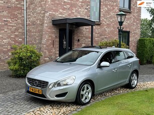 Volvo V60 1.6 T3 Momentum Navi Xenon Schuifdak