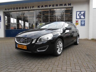 Volvo V60 1.6 T3 Momentum Trekhaak / Airco / 17