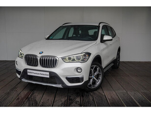 BMW X1 sDrive20i High Executive / X Line / Achteruitrijcamera / Elektrisch verwarmde voorstoelen / Sportstoelen voor /