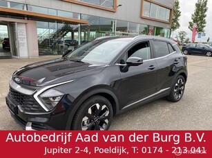 Kia Sportage 1.6 T-GDi Plug-in Hybrid AWD Dynamic Special Edition Automaat Plug-in Hybrid 65 km Volledig elektr. rijden hierna Hybride aandrijving , 19 inch Velgen , Priveglas, Stoel elektr. verstelbaar , Stoel & Stuur verwarming .