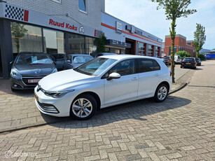 VOLKSWAGEN GOLF 1.0 TSI LIFE / NL-Auto / Lane Assist / Navigatie /