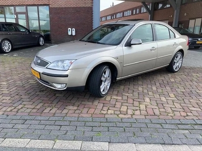 Ford Mondeo 2.5 V6 Ghia Executive! 130 DKM! Nw APK! Dak!