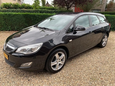 Opel Astra Sports Tourer 1.4 Cosmo (bj 2012)