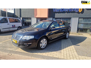 Volkswagen Passat Variant 1.4 TSI Highline BlueMotion Rijd en schakelt perfect.