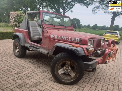 Jeep WRANGLER SOFTTOP 2.5 benzine / rood / softtop / hardtop