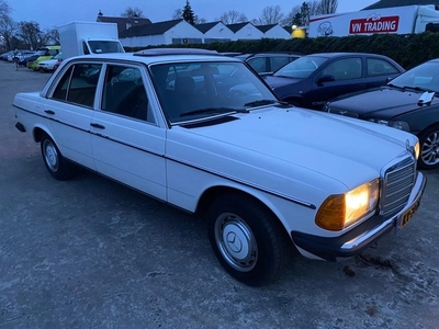 Mercedes-Benz 200-SERIE 200 D GOEDE STAAT