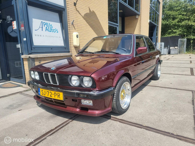 Originele BMW 3-serie 320i E30 voor collectors