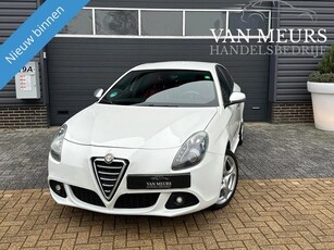 Alfa Romeo Giulietta 1.4 T Distinctive, Leer, Xenon