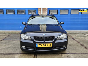 BMW 3-serie Touring 318i Business Line *airco* navigatie