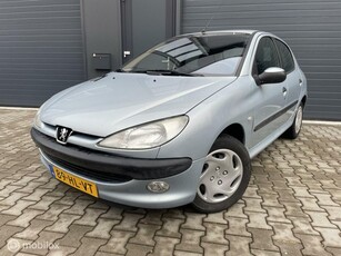 Peugeot 206 1.4 Gentry. 