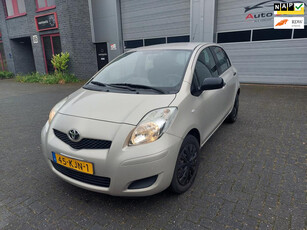 Toyota Yaris 1.3 VVTi Comfort/ Nieuwe APK / AUTO RIJDT EN SCHAKELT GOED