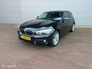 BMW 1-serie 116i Sport Stoelverwarming-Keyless-Parkeersens.