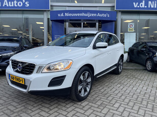 Volvo XC60 2.0 T5 Momentum // Automaat // Leder // Trekhaak // Sidesteps Perfecte Staat info Roel 0492-588951