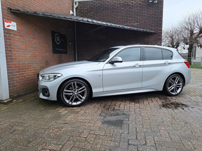 BMW 1-serie 118i M Sport Navigatie / Schuifdak / Car Play / Led Verlichting / Lederen Bekleding