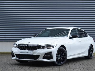 BMW 3-SERIE Sedan 318i | Executive / M Sportpakket / Panodak / Harman Kardon / Comfort Acces / Parking Assistant Plus