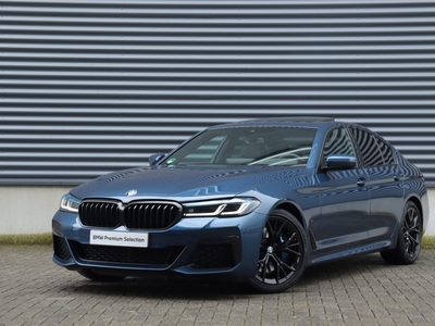 BMW 5-SERIE Sedan 520i | High Executive / M Sportpakket / Panodak / Driving Assistant / Hi-Fi / Comfort Acces / Laserlight / BSI* / 19'' LMV