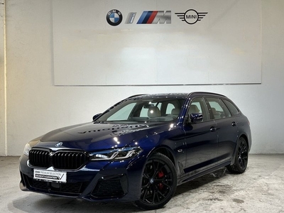 BMW 5 Serie Touring 530e M-SPORT PRO ** LASER, HuD, IVOOR LEDER, ACC, KEYLESS, DR. ASS+, 4-zone AIRCO ** 1e EIG - 6.559km. ** ** INFORMEER OOK NAAR ONZE AANTREKKELIJKE FINANCIAL-LEASE TARIEVEN **