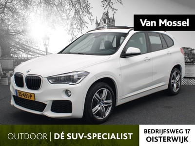 BMW X1 xDrive25i High Executive | 230PK | PANORAMADAK | M-SPORT | LEDER | ACHTERUITRIJCAMERA | ELEKTRISCHE BESTUURDERSSTOEL MET GEHEUGEN | AFNEEMBARE TREKHAAK | STOELVERWARMING | LED KOPLAMPEN | HEAD UP DISPLAY | ELEKTRISCHE ACHERKLEP | CLIMATE CONTROL | CRU...