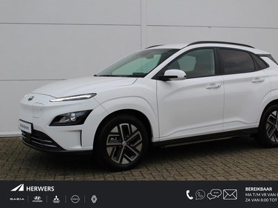 HYUNDAI KONA EV Fashion 39 kWh / € 6510,- HSD Korting / €2000,- Subsidie Beschikbaar / Tot 305km WLTP / Navigatie / Achteruitrij Camera / Adaptieve Cruise Control /